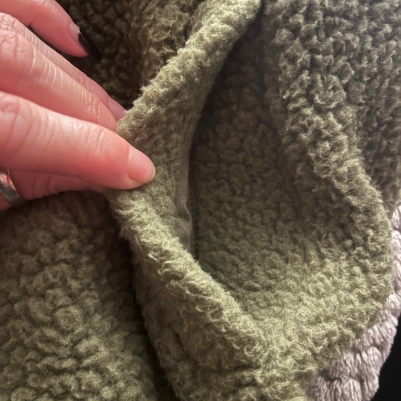 Zyia Flying V fleece zip up - Picture 4 of 5